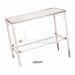 tavolo chirurgico con piedi regolabili